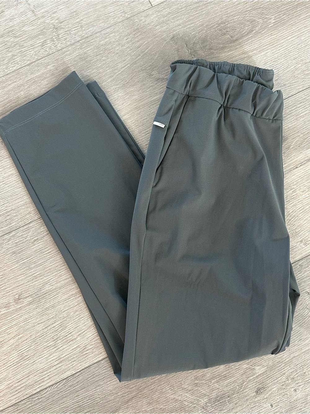 Vuori women’s Miles ankle pants small